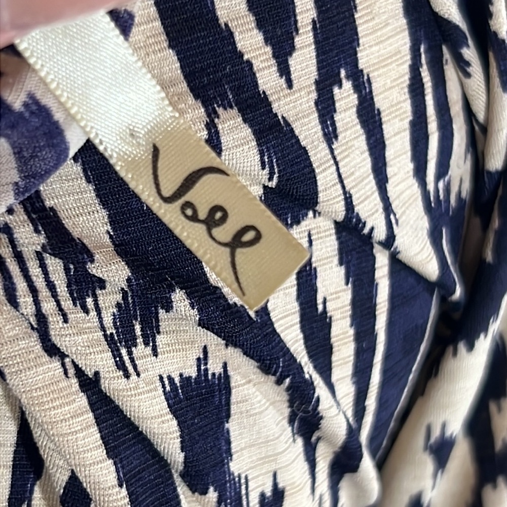 Vall navy cream off white pattern women’s blouse shirt. Size small​ - Picture 4 of 12